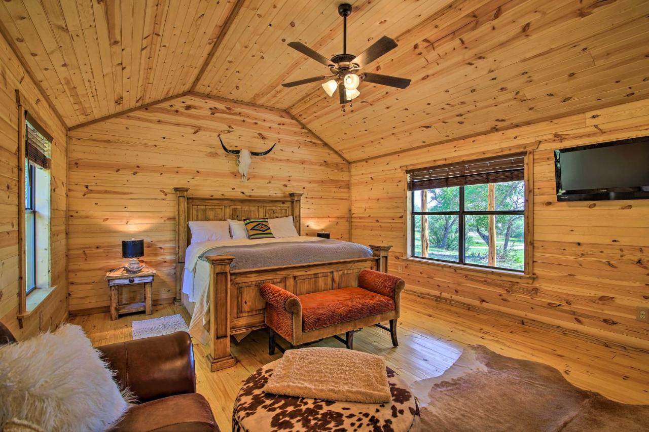 Rustic-Chic Country Cabin - 10 Mi To Main Street! Фредериксберг Экстерьер фото