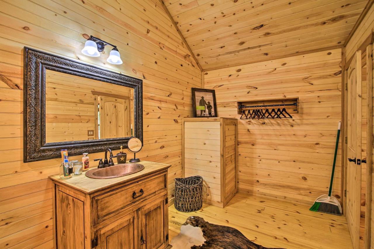 Rustic-Chic Country Cabin - 10 Mi To Main Street! Фредериксберг Экстерьер фото