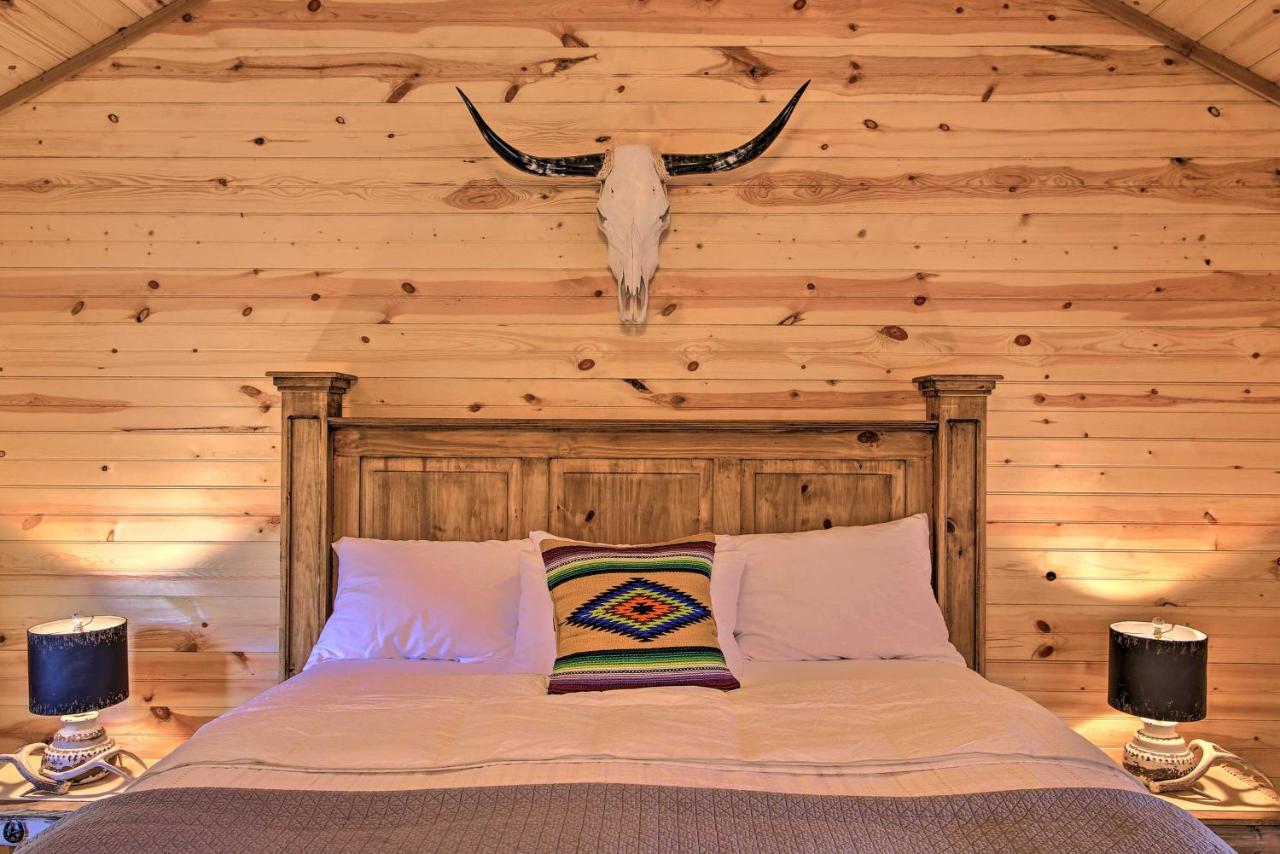 Rustic-Chic Country Cabin - 10 Mi To Main Street! Фредериксберг Экстерьер фото
