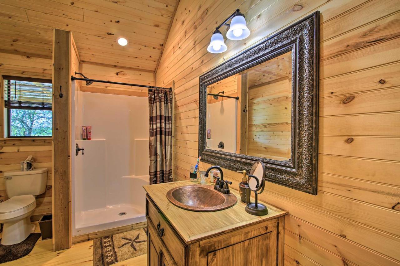 Rustic-Chic Country Cabin - 10 Mi To Main Street! Фредериксберг Экстерьер фото