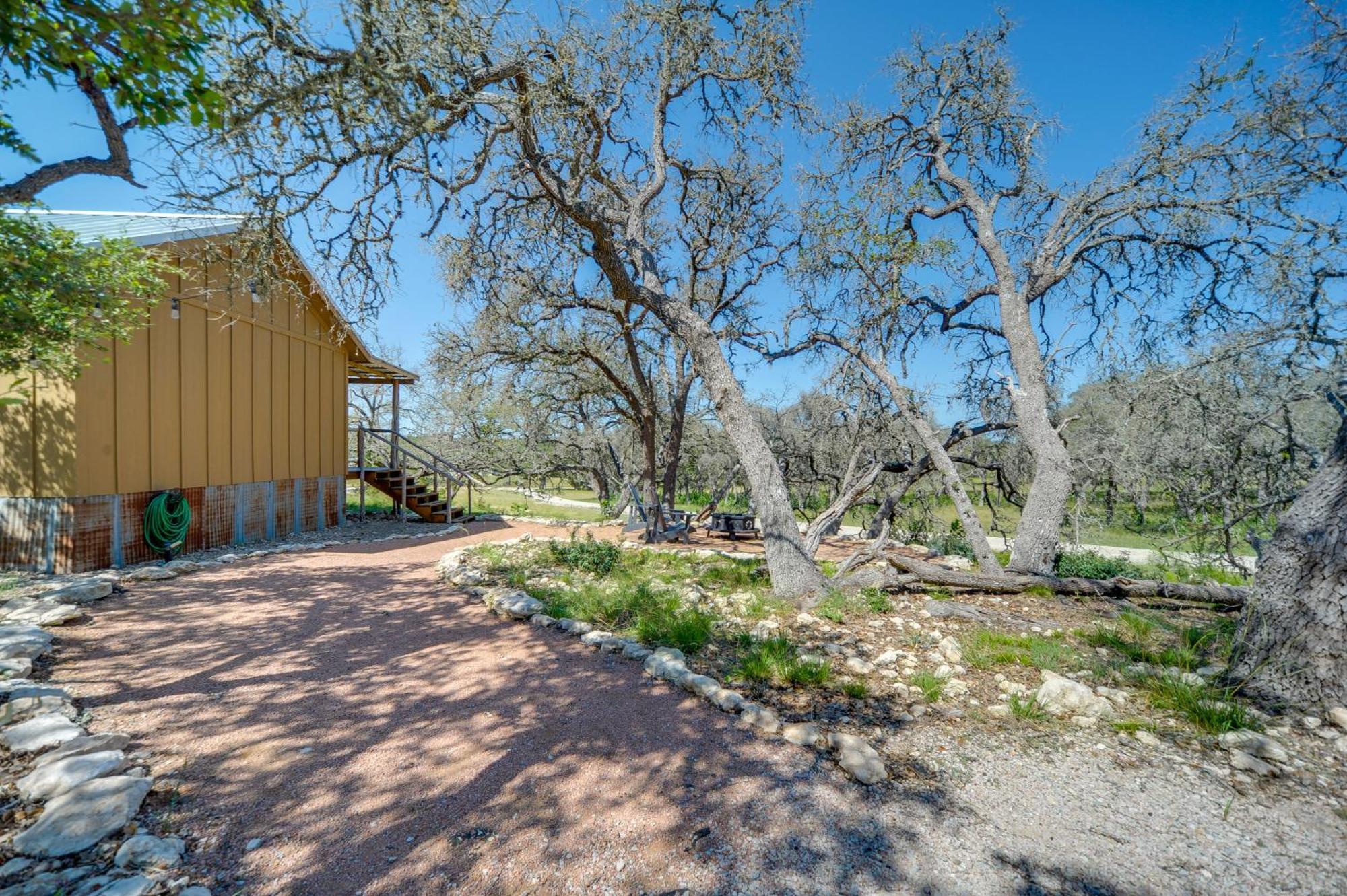 Rustic-Chic Country Cabin - 10 Mi To Main Street! Фредериксберг Экстерьер фото